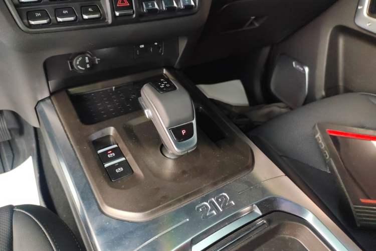 Used 212 T01 2025 2.0T Changfeng Gear Lever