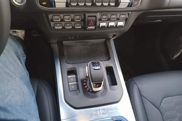 Used 212 T01 2025 2.0T Changfeng Gear Lever