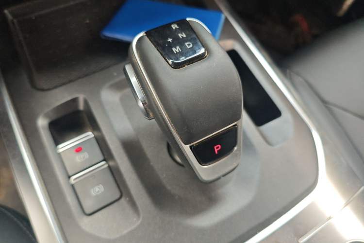 Used 212 T01 2025 2.0T Changfeng Gear Lever