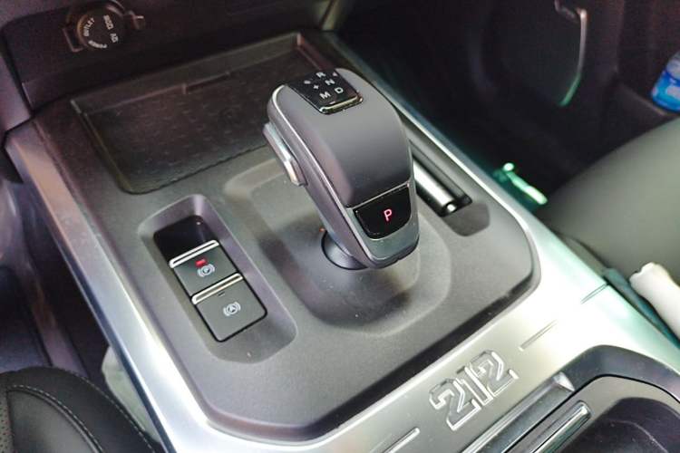 Used 212 T01 2025 2.0T Changfeng Gear Lever