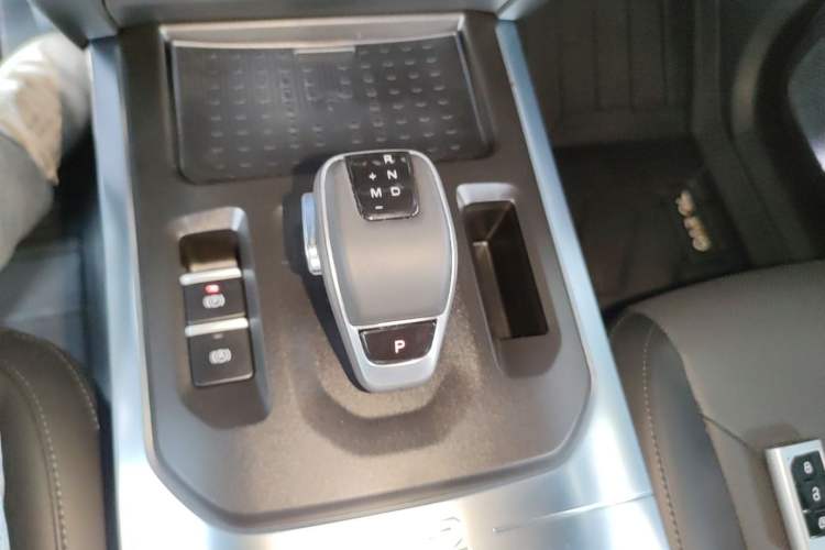 Used 212 T01 2025 2.0T Changfeng Gear Lever