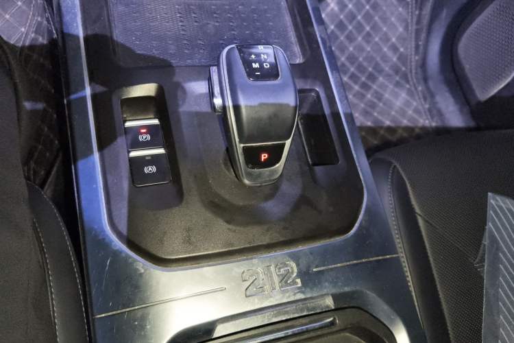 Used 212 T01 2025 2.0T Changfeng Gear Lever