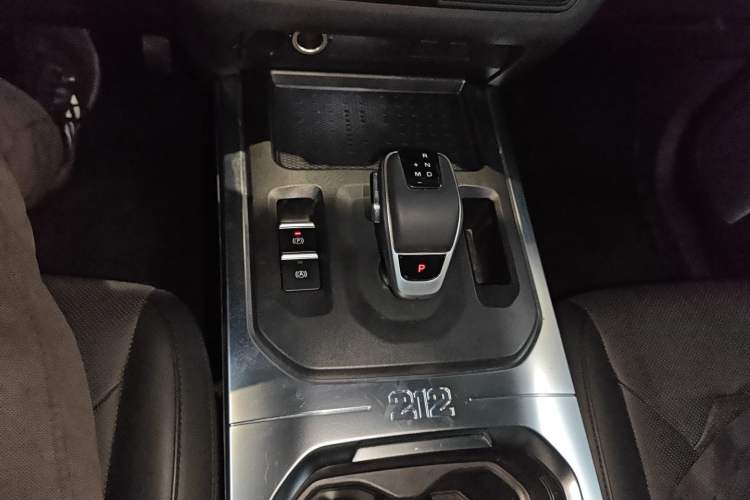 Used 212 T01 2025 2.0T Changfeng Gear Lever