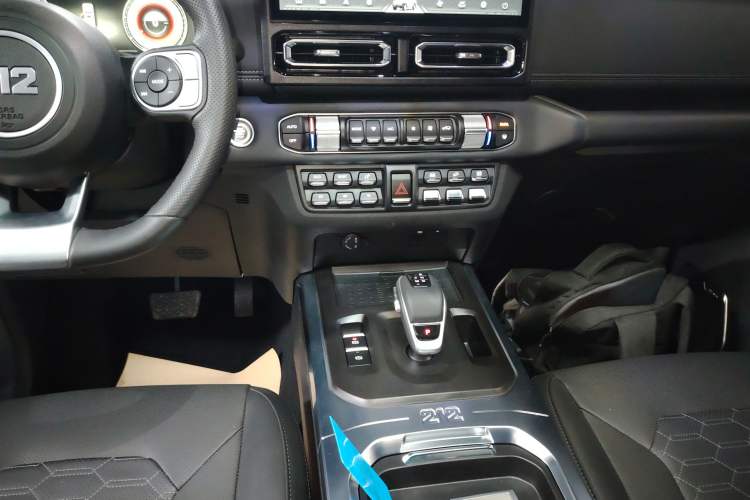 Used 212 T01 2025 2.0T Changfeng Gear Lever
