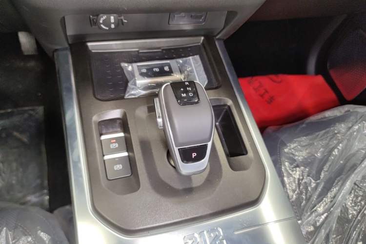 Used 212 T01 2025 2.0T Changfeng Gear Lever