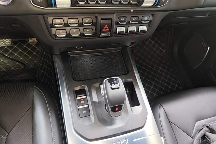 Used 212 T01 2025 2.0T Changfeng Gear Lever