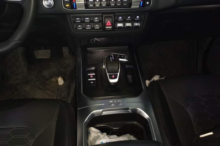 Used 212 T01 2025 2.0T Changfeng Gear Lever