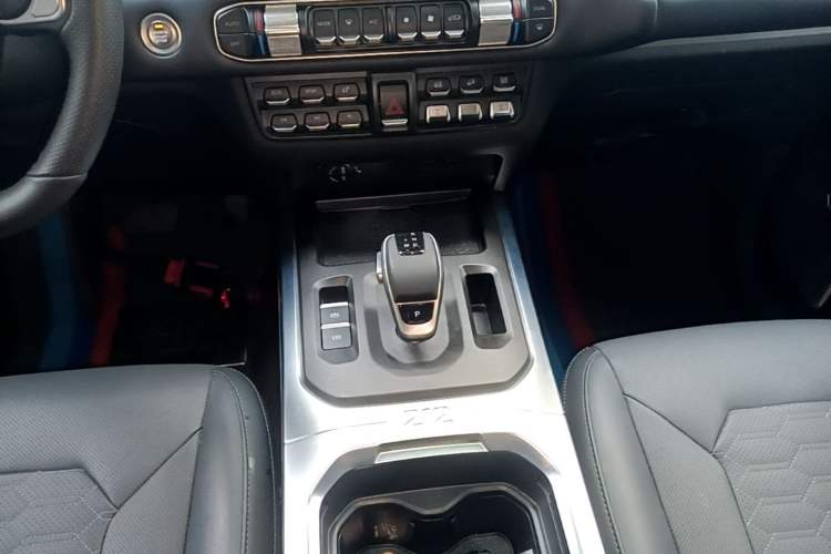 Used 212 T01 2025 2.0T Changfeng Gear Lever