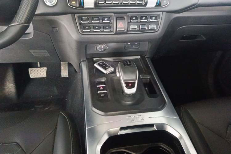 Used 212 T01 2025 2.0T Changfeng Gear Lever
