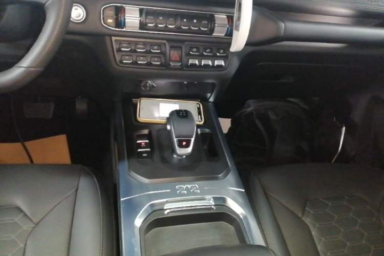 Used 212 T01 2025 2.0T Changfeng Gear Lever