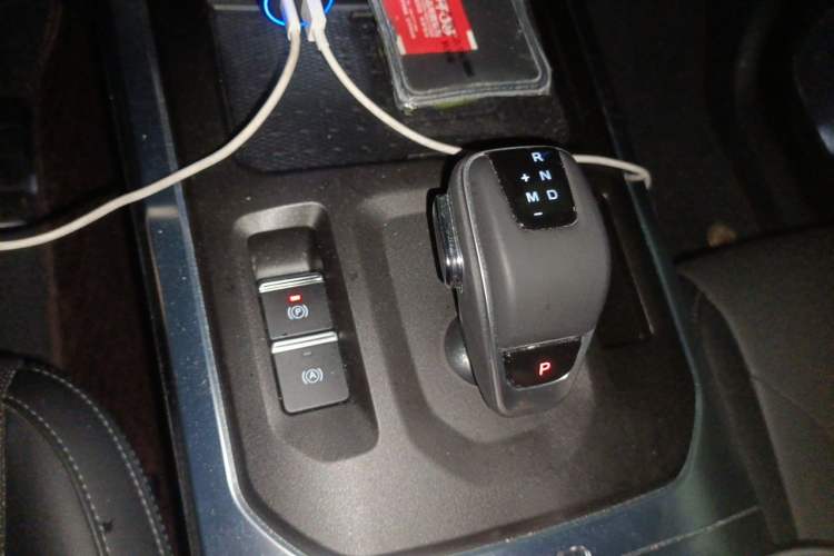 Used 212 T01 2025 2.0T Changfeng Gear Lever