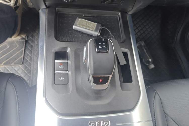 Used 212 T01 2025 2.0T Changfeng Gear Lever