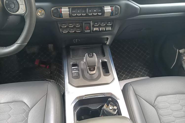 Used 212 T01 2025 2.0T Changfeng Gear Lever