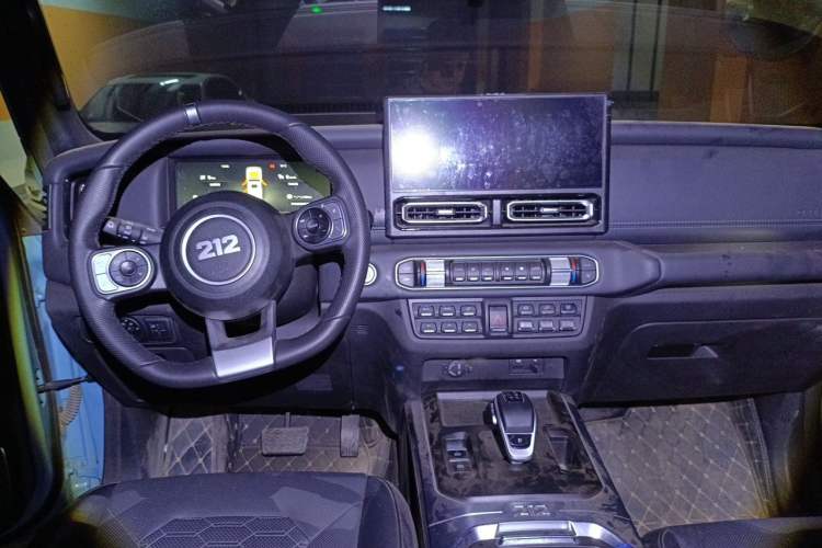 Used 212 T01 2025 2.0T Changfeng Headliner