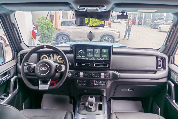 Used 212 T01 2025 2.0T Changfeng Interior 1