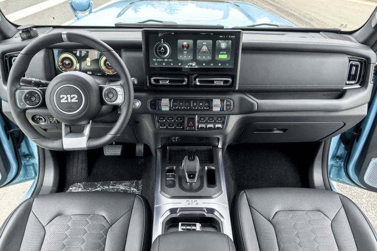 Used 212 T01 2025 2.0T Changfeng Interior 1