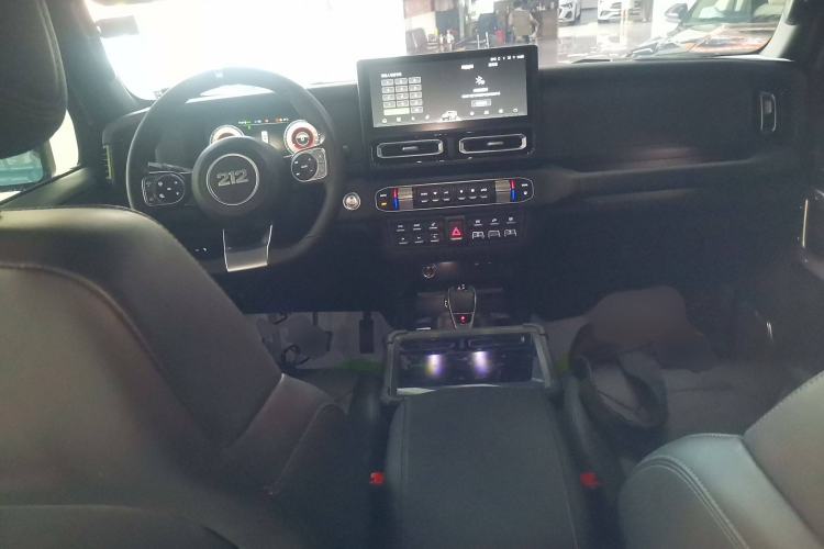Used 212 T01 2025 2.0T Changfeng Interior 2