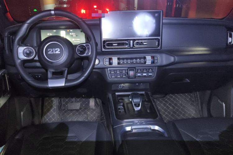 Used 212 T01 2025 2.0T Changfeng Interior 2