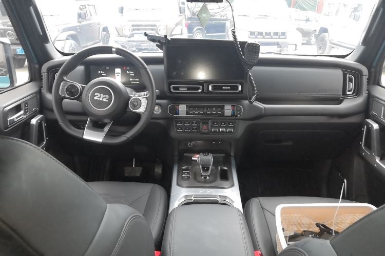 Used 212 T01 2025 2.0T Changfeng Interior 2