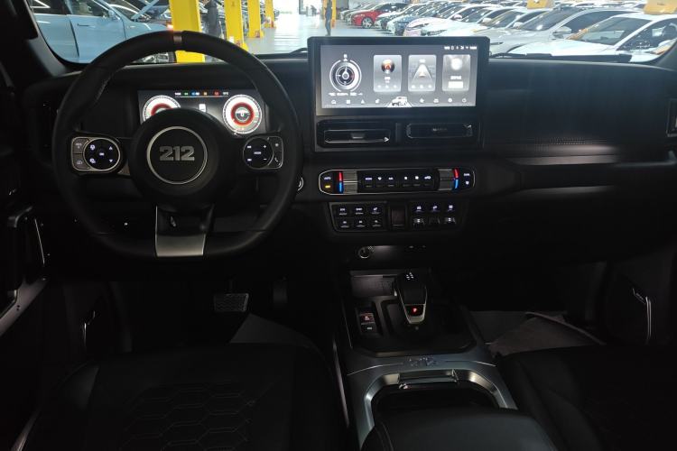Used 212 T01 2025 2.0T Changfeng Interior 2