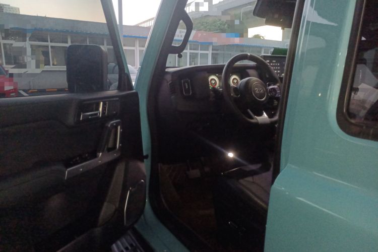Used 212 T01 2025 2.0T Changfeng Interior 3