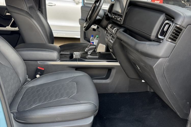 Used 212 T01 2025 2.0T Changfeng Interior 3