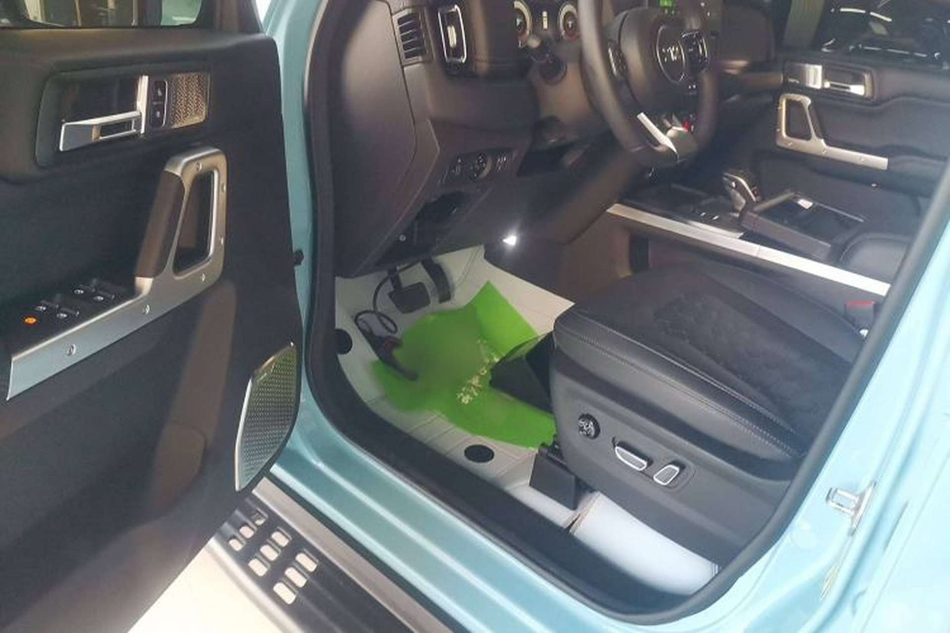 Used 212 T01 2025 2.0T Changfeng Interior 3