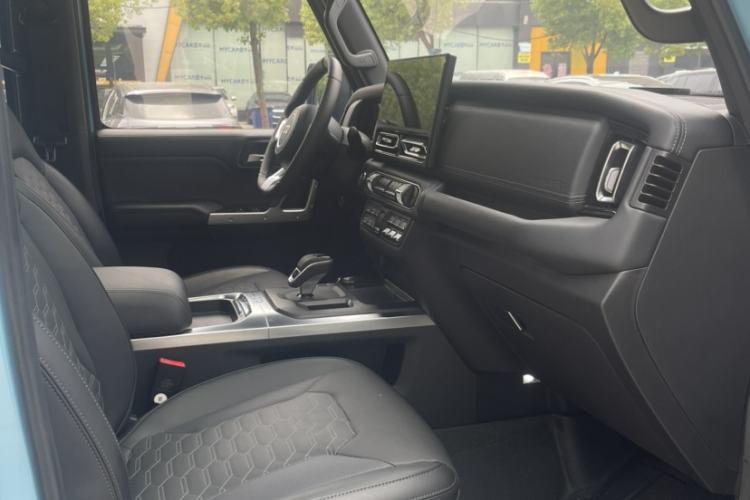Used 212 T01 2025 2.0T Changfeng Interior 3