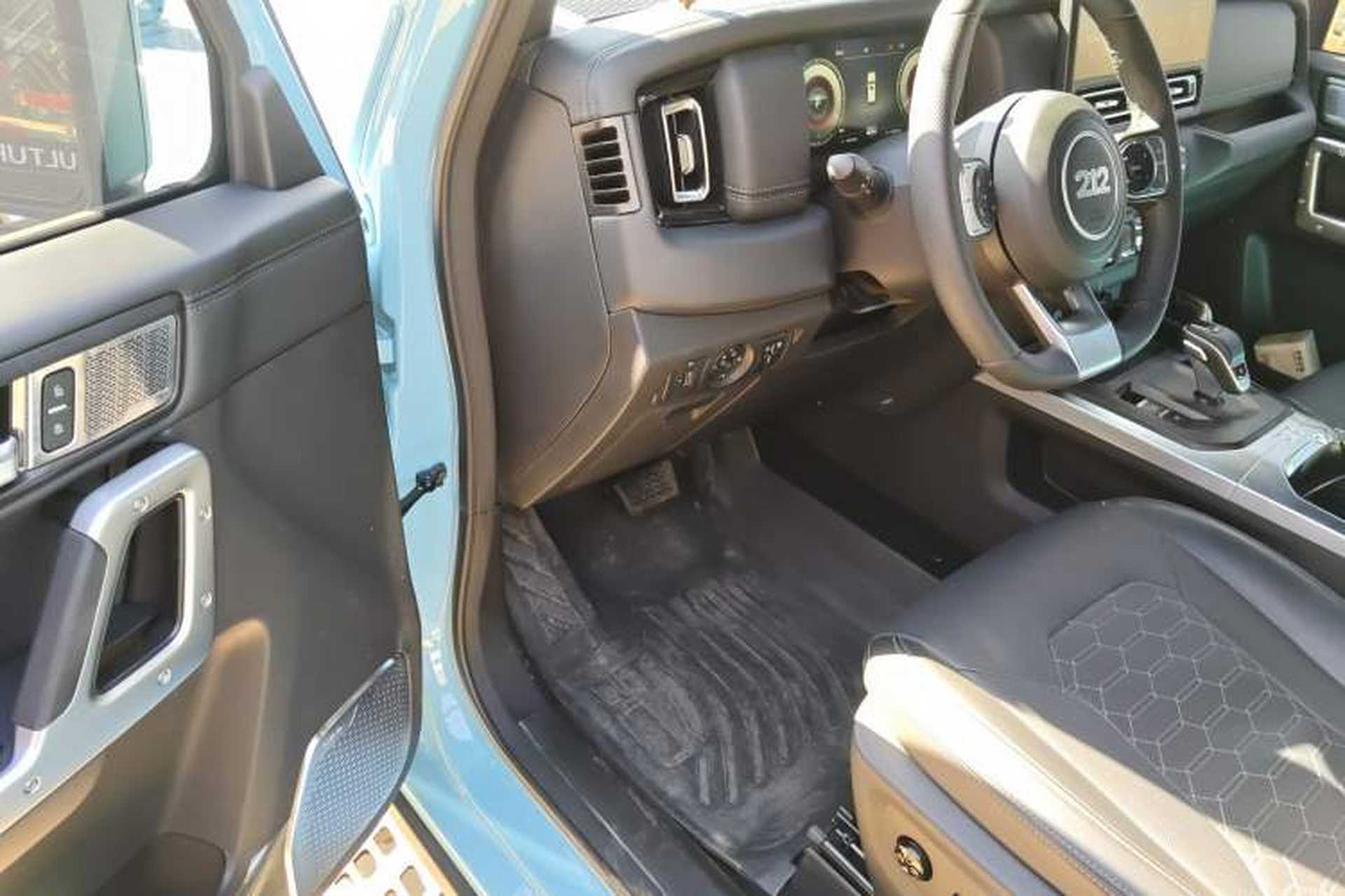 Used 212 T01 2025 2.0T Changfeng Interior 3