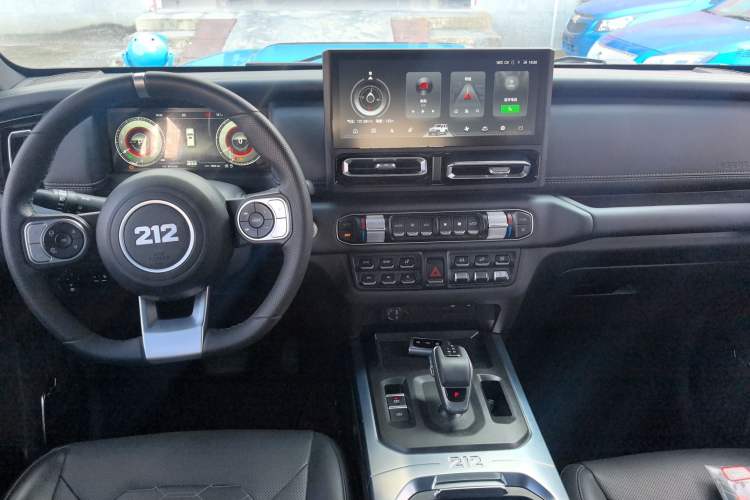 Used 212 T01 2025 2.0T Changfeng Interior 3