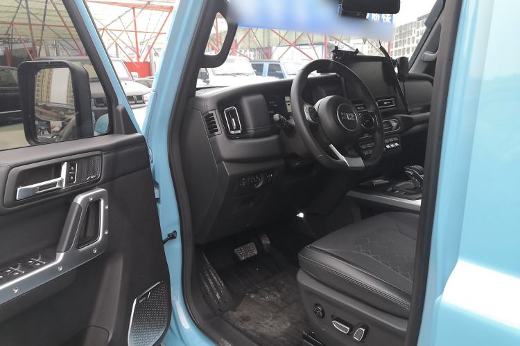 Used 212 T01 2025 2.0T Changfeng Interior 3