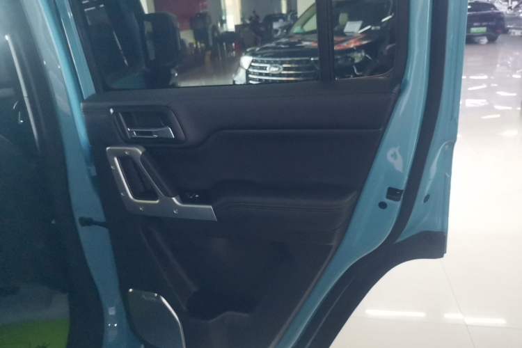 Used 212 T01 2025 2.0T Changfeng Interior 6