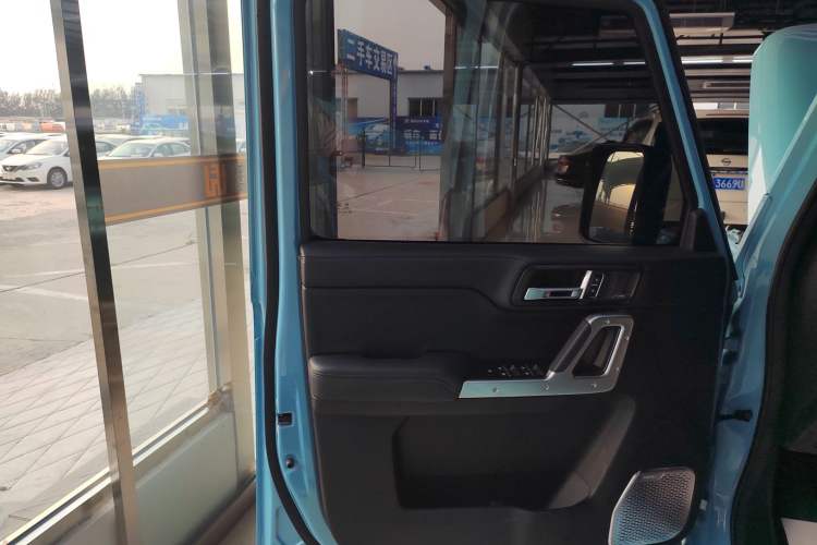 Used 212 T01 2025 2.0T Changfeng Left Front Door Interior