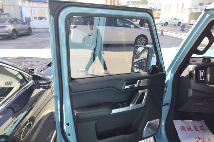 Used 212 T01 2025 2.0T Changfeng Left Front Door Interior