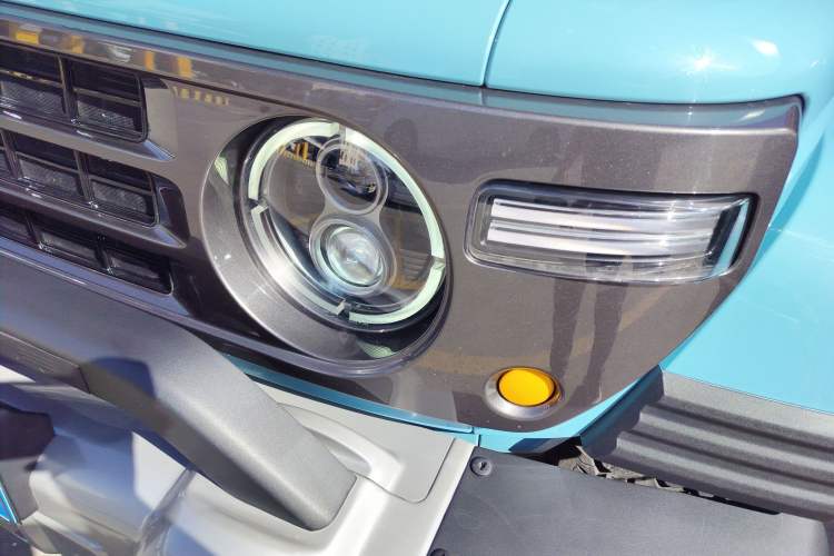 Used 212 T01 2025 2.0T Changfeng Left Front Headlight