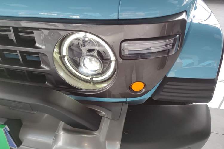Used 212 T01 2025 2.0T Changfeng Left Front Headlight