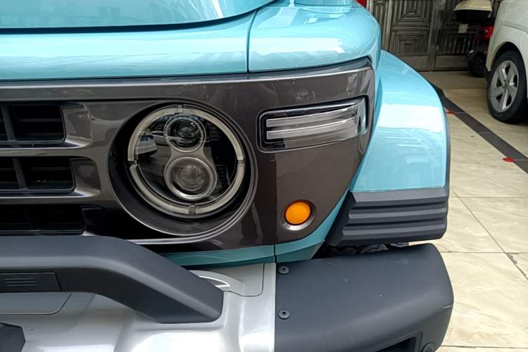 Used 212 T01 2025 2.0T Changfeng Left Front Headlight