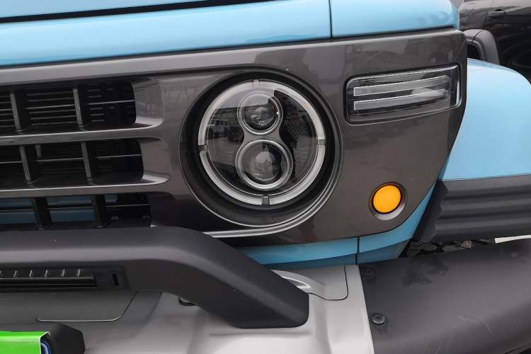 Used 212 T01 2025 2.0T Changfeng Left Front Headlight