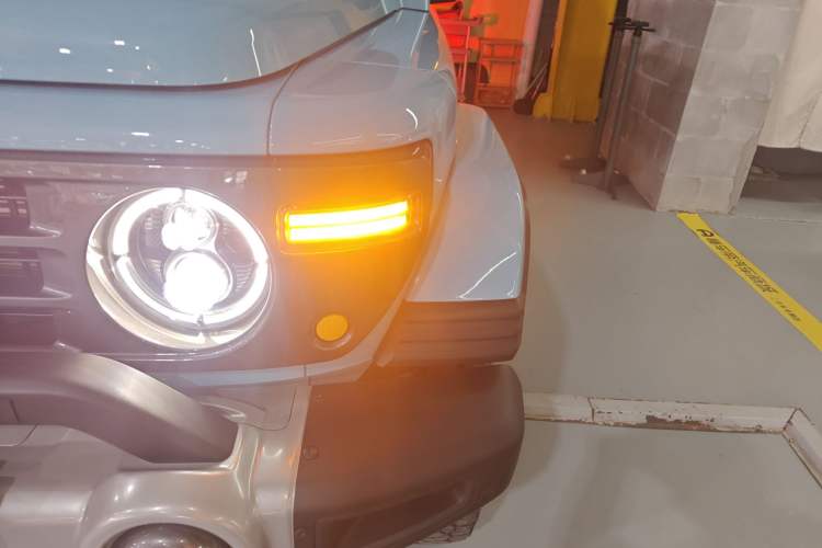 Used 212 T01 2025 2.0T Changfeng Left Front Headlight