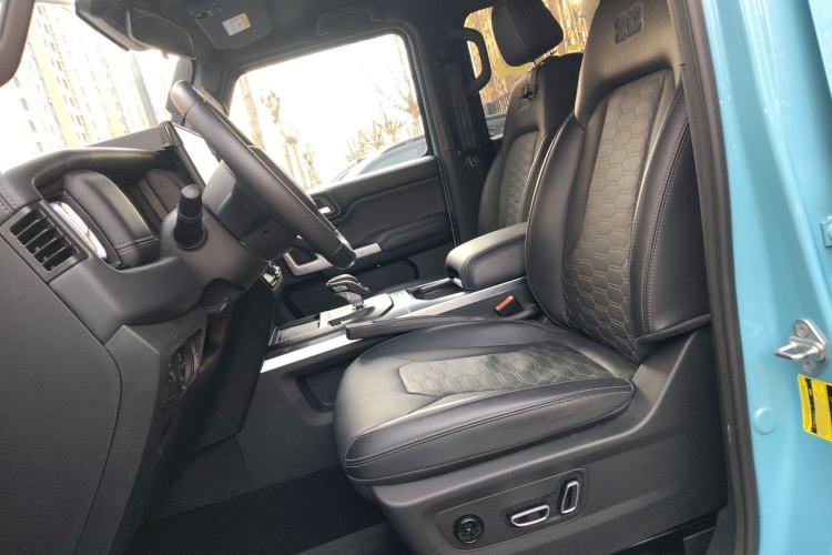 Used 212 T01 2025 2.0T Changfeng Left Front Seat