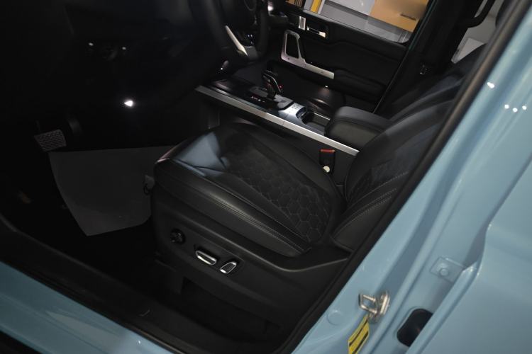 Used 212 T01 2025 2.0T Changfeng Left Front Seat