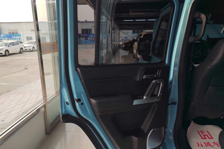 Used 212 T01 2025 2.0T Changfeng Left Rear Door Interior