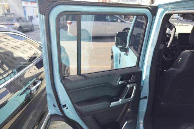 Used 212 T01 2025 2.0T Changfeng Left Rear Door Interior