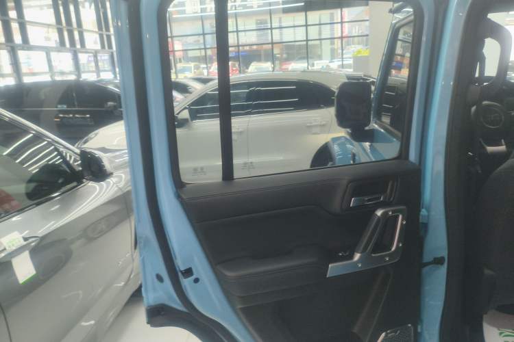 Used 212 T01 2025 2.0T Changfeng Left Rear Door Interior