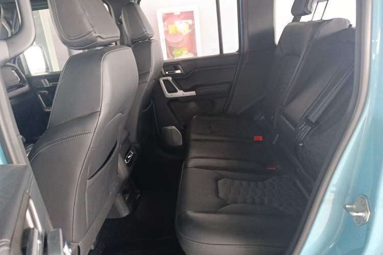 Used 212 T01 2025 2.0T Changfeng Left Rear Seat