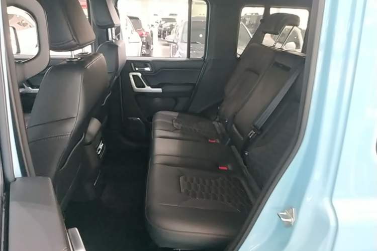 Used 212 T01 2025 2.0T Changfeng Left Rear Seat