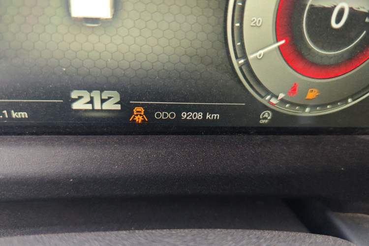 Used 212 T01 2025 2.0T Changfeng Odometer Close Up
