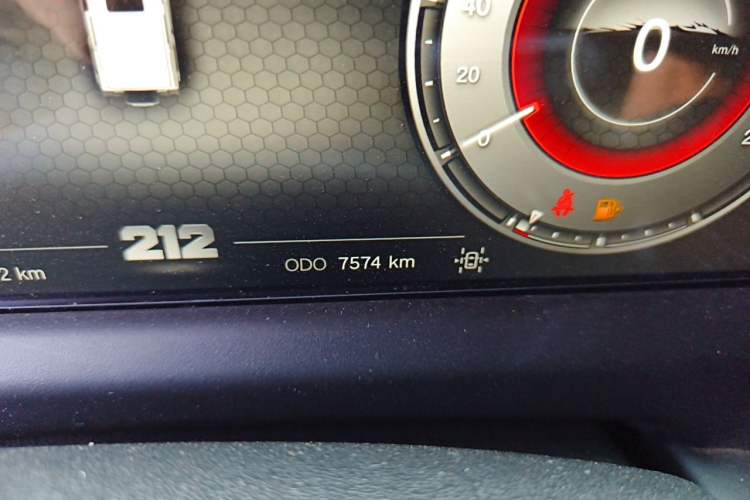 Used 212 T01 2025 2.0T Changfeng Odometer Close Up