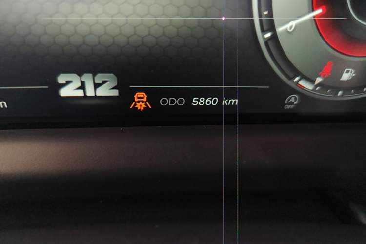 Used 212 T01 2025 2.0T Changfeng Odometer Close Up