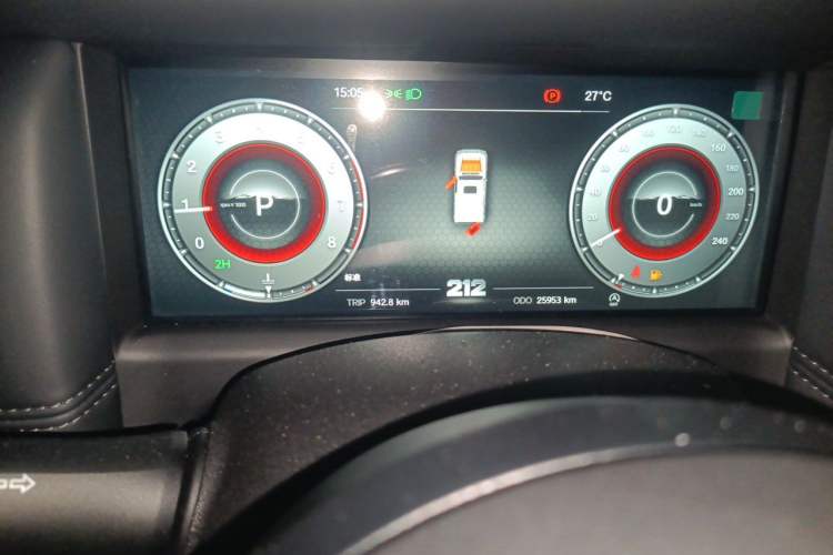 Used 212 T01 2025 2.0T Changfeng Odometer Close Up